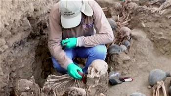 اكتشاف مقبرة جماعية بها عشرات الهياكل لرجال ونساء وأطفال من القرن الخامس عشر