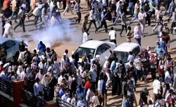 الشرطة السودانية: متظاهرون اعتدوا على عدة أقسام وإصابة 39 فردا من قوات الأمن