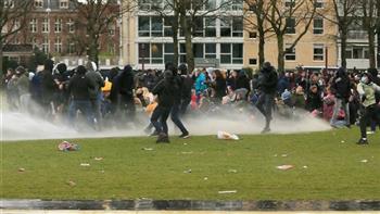 ​اعتقال 15 شخصًا بعد احتجاجات في هولندا بسبب الإغلاق المفروض لمواجهة "كورونا"
