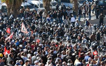 الداخلية التونسية: ضبط أشخاص وسط المتظاهرين وبحوزتهم أسلحة بيضاء