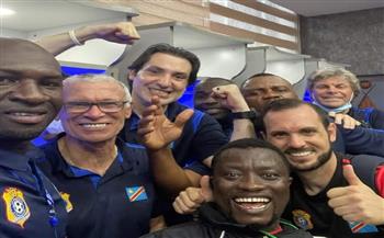 كوبر ومحمود فايز يحتفلان بتأهل الكونغو للمرحلة النهائية من تصفيات كأس العالم