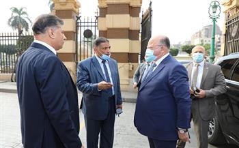 محافظ القاهرة يتابع دخول العاملين في أول أيام تطبيق قرار «الوزراء»