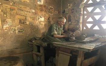 الفخار البلدى.. مهنة الأيادى الذهبية وتحويل الطين لتحف فنية (فيديو)