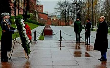 رئيس «الشيوخ» يضع إكليل الزهور على قبر الجندي المجهول في موسكو (صور)