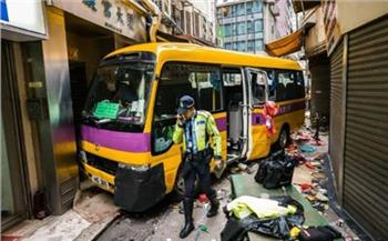 مصرع شخص وإصابة 10 آخرين جراء انقلاب حافلة ركاب فى هونج كونج