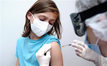 الحكومة تعتزم تطعيم الأطفال بـ«فايزر».. أطباء يوضحون أهمية اللقاح ومدى أمانه