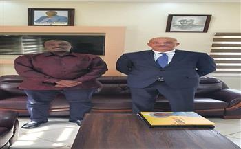 سفير مصر في كمبالا يلتقي وزير الدولة الأوغندي للشؤون الداخلية