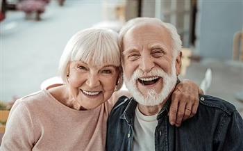 سر الحب الطويل.. دراسة تؤكد: الأزواج الأكبر سنًا معدلات ضربات قلوبهم واحدة 