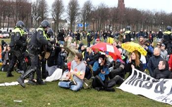 ارتفاع حصيلة المعتقلين في هولندا خلال احتجاجات ضد الإغلاق إلى 40 شخصا 