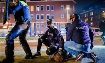 الشرطة الهولندية تعتقل 40 في الليلة الثانية لأعمال الشغب بسبب كورونا