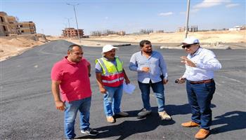 وزير الإسكان يتابع مشروعات تطوير البنية الأساسية ببرج العرب الجديدة