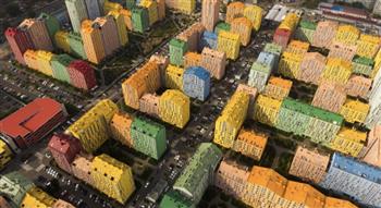 مدينة أوكرانية متعددة الألوان.. مبانيها تبدو كقطع المكعبات