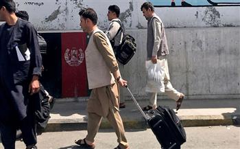 وصول طائرة خاصة إلى اليونان تقل أكثر من 100 أفغاني تمهيدا لسفرهم لدول أخرى