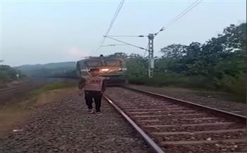 هوس التريند.. هندي يلقى حتفه بشكل مروع أثناء تصوير "لايف" (فيديو)