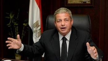 وزير الرياضة السابق يصل عزاء الإعلامية الراحلة أسماء مصطفى