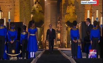 لحظة وصل الرئيس السيسي لحضور افتتاح طريق الكباش (فيديو)