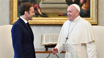 بابا الفاتيكان يستقبل الرئيس الفرنسي في القصر الرسولي