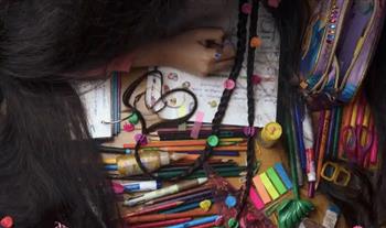 طفلة أرجنتينية تقطع وعدا بقص شعرها عند عودة للدراسة بسبب كورونا