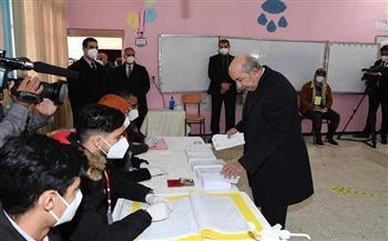 الرئيس الجزائري يدلي بصوته في الانتخابات المحلية