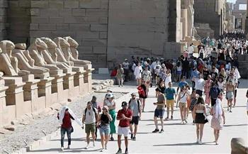 إقبال كبير من السائحين الأجانب على زيارة الأقصر ومعبد الكرنك