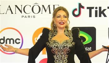 مصمم الأزياء محمد كمال: إطلالة ليلى علوي الأجمل في افتتاح «القاهرة السينمائي» 