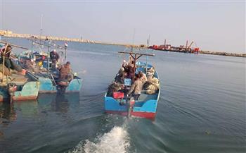 استمرار الصيد بالبحر غرب ميناء العريش البحري ودعم الصيادين