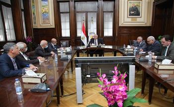 وزير الزراعة يعقد اجتماعا لوضع رؤية متكاملة لمنظومة الأسمدة الأزوتية في مصر
