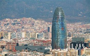 برشلونة تضيء مجلس المدينة وبرج "أغبار" بمناسبة الاحتفال السنوي الأول بيوم المتوسط