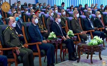 الرئيس السيسي يستمع لأغنية «أرض السلام» في افتتاح إيديكس 2021