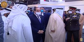 الرئيس السيسي يتفقد جناح الإمارات بمعرض «إيديكس 2021»