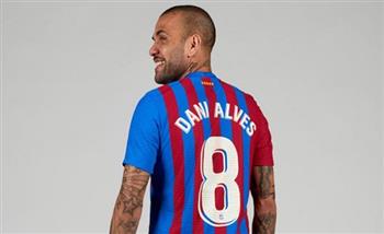 تقارير إسبانية تكشف موعد أول ظهور لـ«داني ألفيش» بقميص برشلونة 