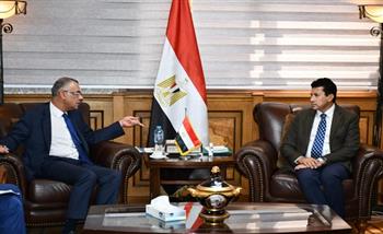 وزير الشباب والرياضة يستقبل سفير مصر لدى إيطاليا