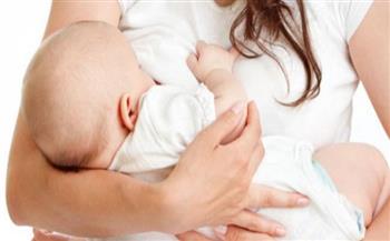 الصحة توضح خطوات الرضاعة الطبيعية الصحيحة  