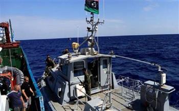 حرس السواحل الليبية ينقذ 80 مهاجراً غير شرعي