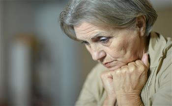 دراسة: ضعف البصر في منتصف العمر يرتبط بزيادة فرص الاكتئاب لدى السيدات
