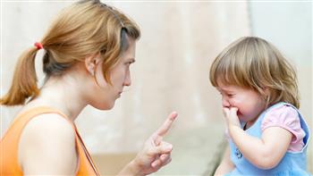 استشاري يحذر: التربية الخاطئة تتسبب اضطرابات نفسية وسلوكية لدى الأطفال