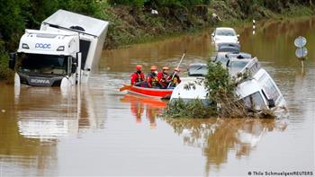 مصرع 6 أشخاص و3 في عداد المفقودين جراء الفيضانات في إندونيسيا