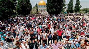 آلاف الفلسطينيين يؤدون صلاة الجمعة في رحاب المسجد الأقصى المبارك