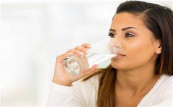 "الصحة" توضح أهمية شرب المياه لمصابي "كورونا".. خلال فترة العزل المنزلي