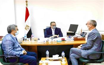 وزير السياحة يلتقي مدير قسم المصريات بـ «اللوفر» لمناقشة تطوير متحف التحرير