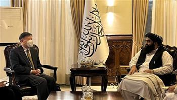وزير الخارجية في الحكومة الأفغانية المؤقتة يجتمع مع السفير الصينى