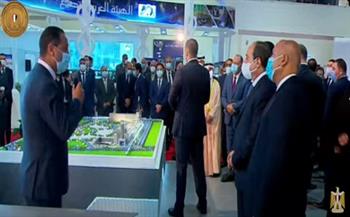 الرئيس السيسي يستمع إلى شرح عن تطوير السكك الحديدية بمعرض النقل الذكي 