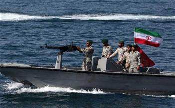 إيران تبدأ مناورات بالقرب من مضيق هرمز