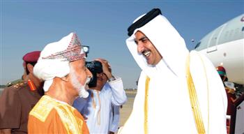 أمير قطر يتسلم رسالة خطية من سلطان عُمان