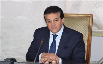 وزير التعليم العالي يصدر قرارًا بإغلاق كيان وهمي بالقاهرة 