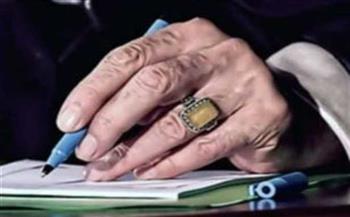 إيران.. حظر صحيفة يومية نشرت صورة "يد" خامنئي
