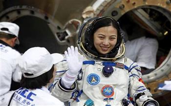 وانغ يابينغ تصبح أول صينية تسير في الفضاء