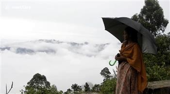 لقطات رائعة لظاهرة السحب المتحركة فوق الجبال في جنوب الهند (فيديو)