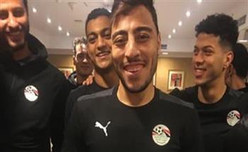 لاعبو المنتخب يحتفلون بعيد ميلاد نجم الأهلي