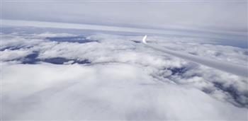فيديو يحبس الأنفاس لطائرة شراعية بدون محركات على ارتفاع 16000 قدم في الهواء